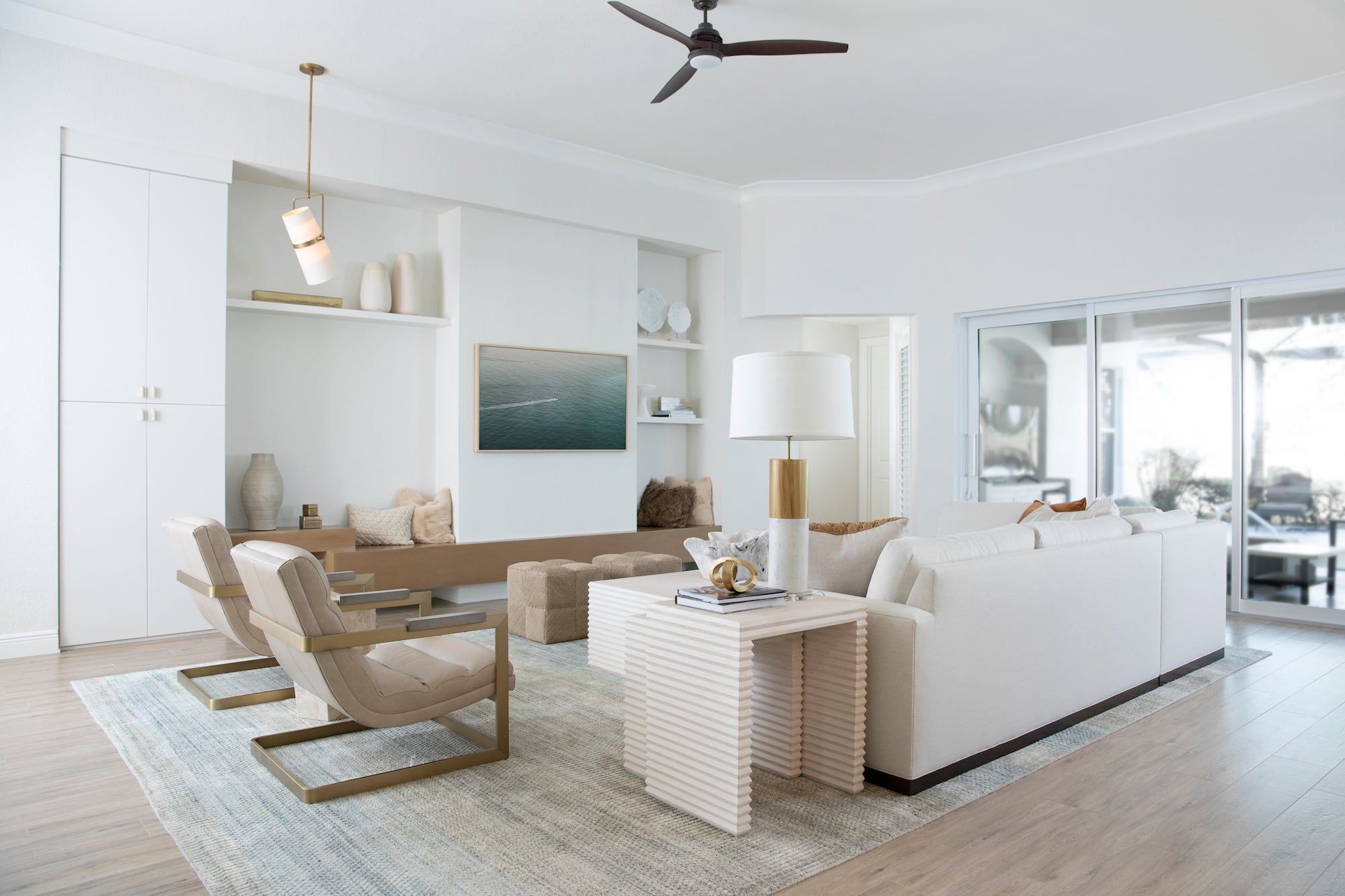 A coastal inspired living area with crisp whites and a minimalistic aesthetic by Lisa & Leroy.