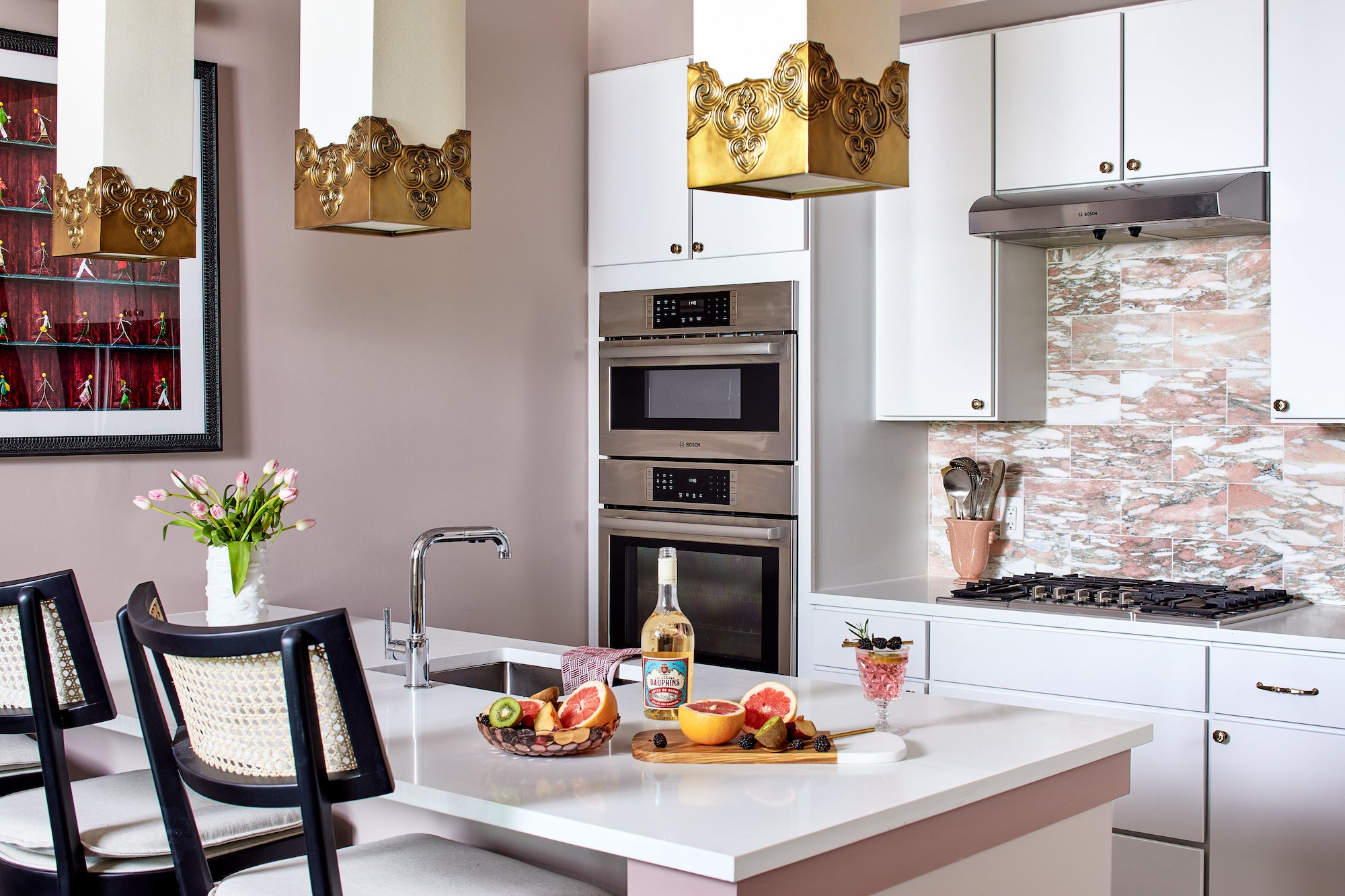 A kitchen of artfully layered neutrals by Lisa & Leroy.
