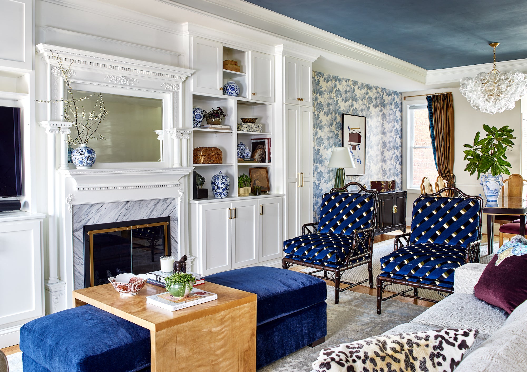 Classic meets eclectic in this living area by Lisa & Leroy, with elements of rich blue.