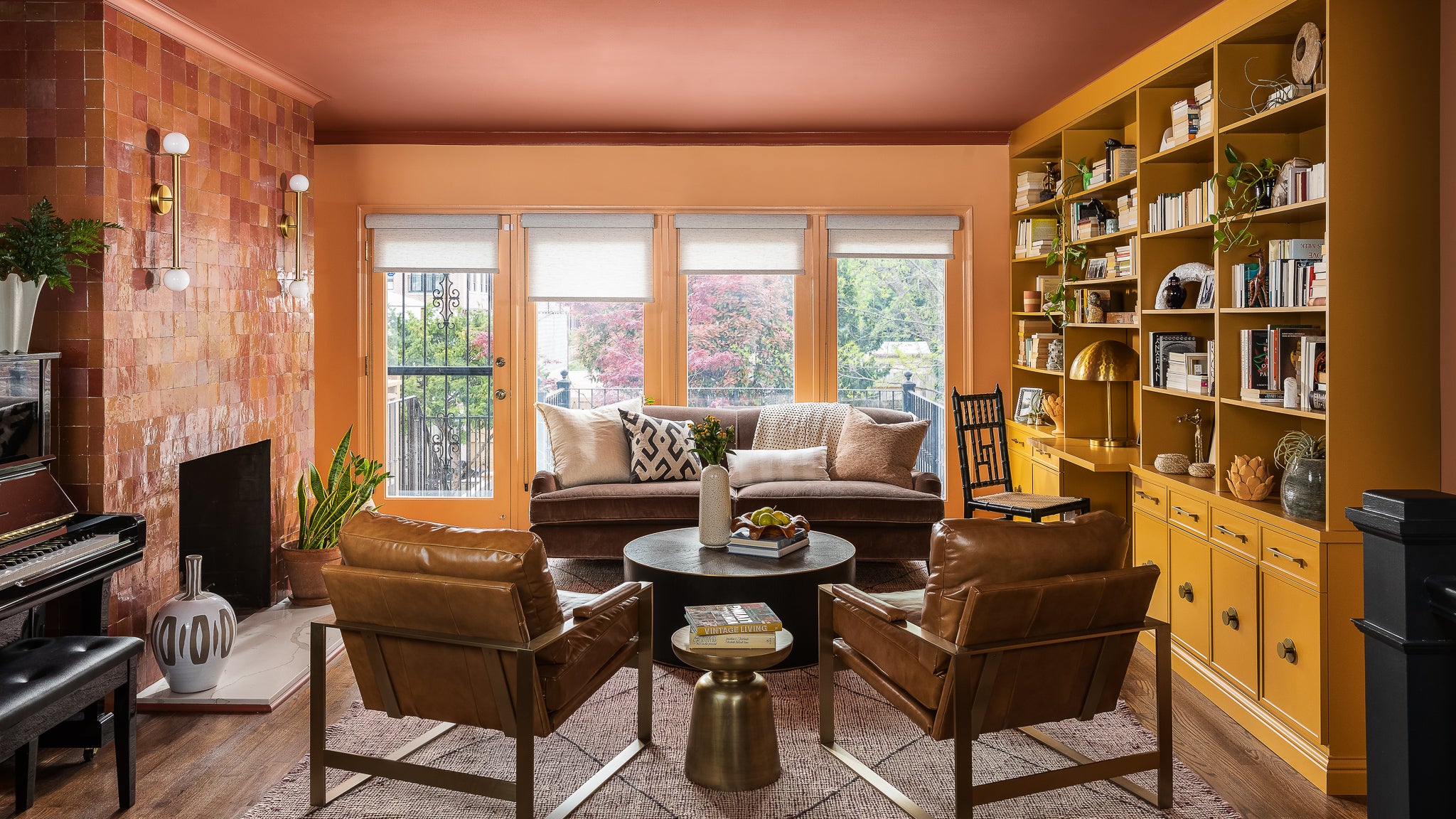 A warm living area in sunset tones by Lisa & Leroy.
